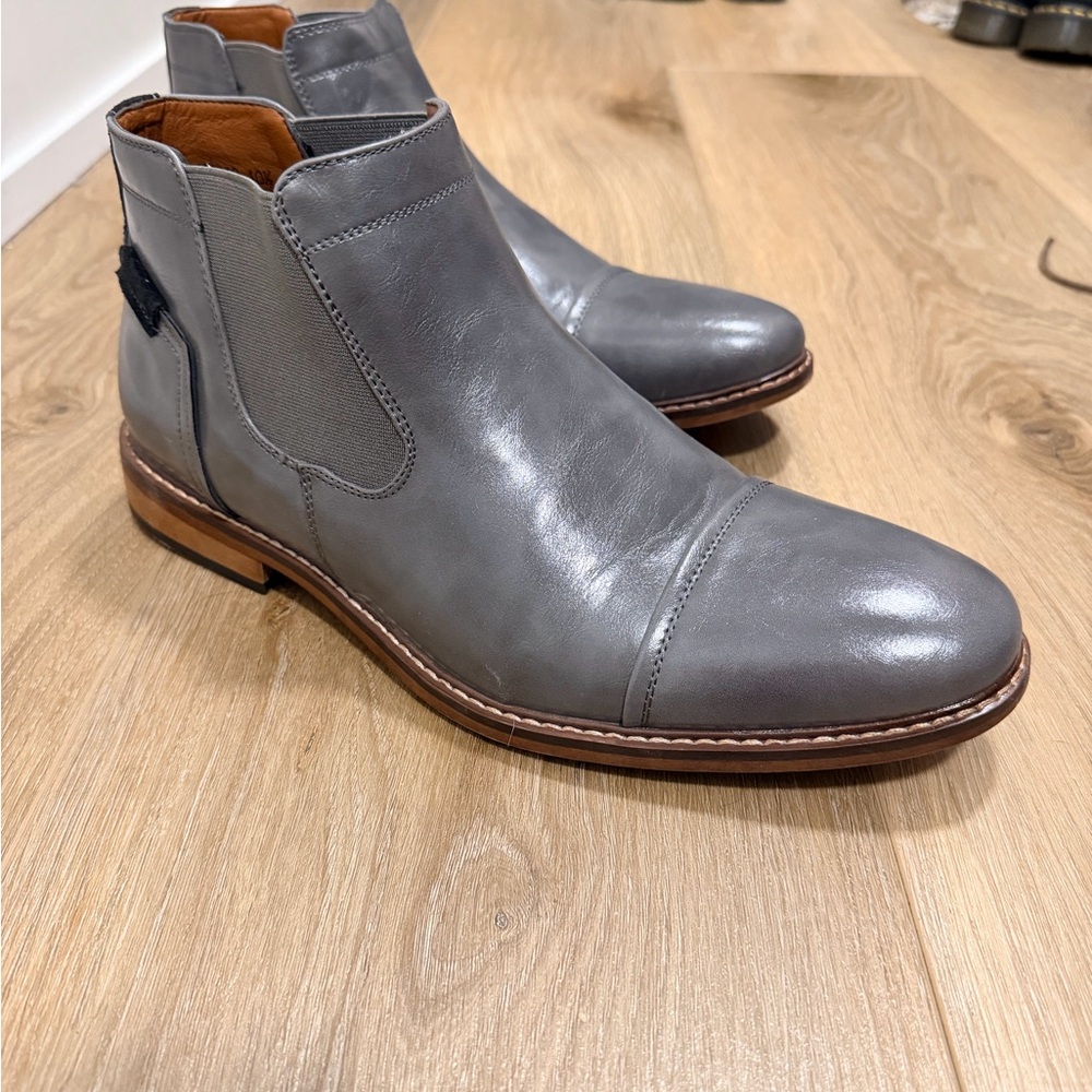 Stylish Gray Leather Men's Boots